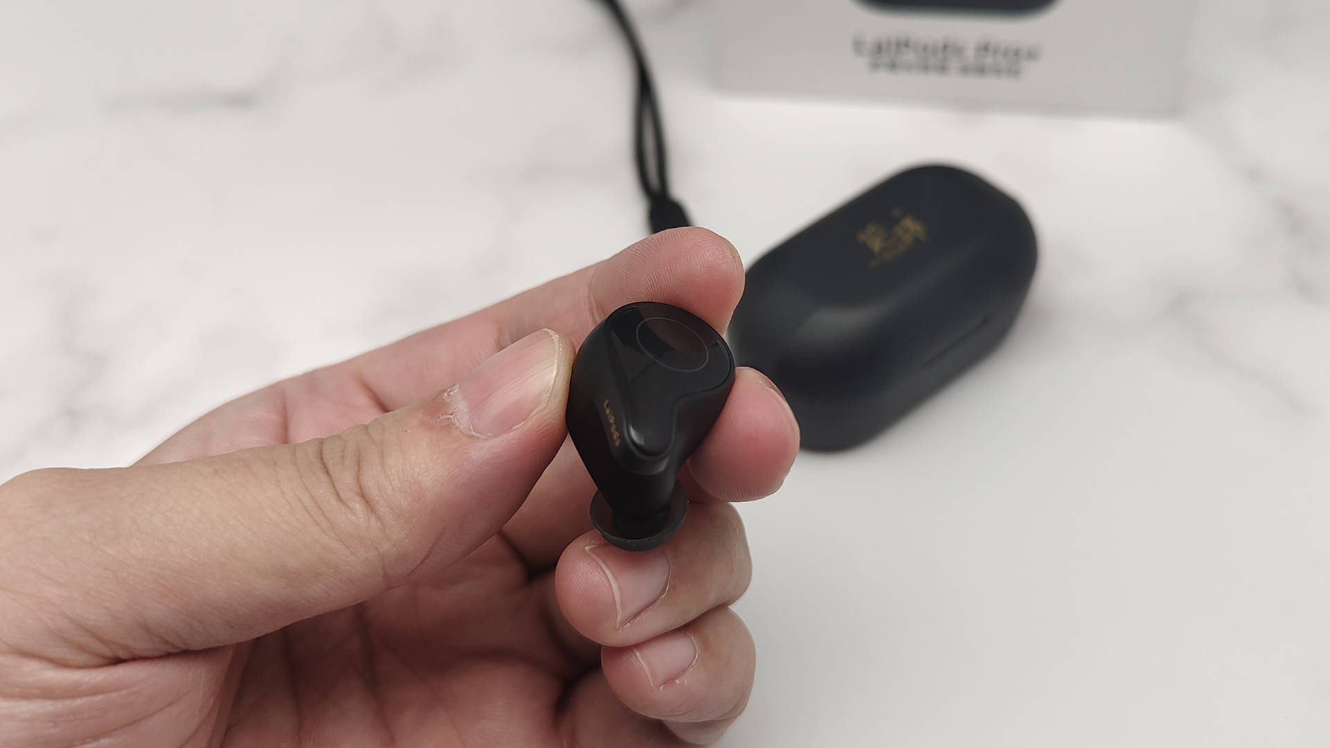 买的蓝牙耳机排行：让你生活变得更安静！m6米乐app过年好物推荐 这3款值得(图1)
