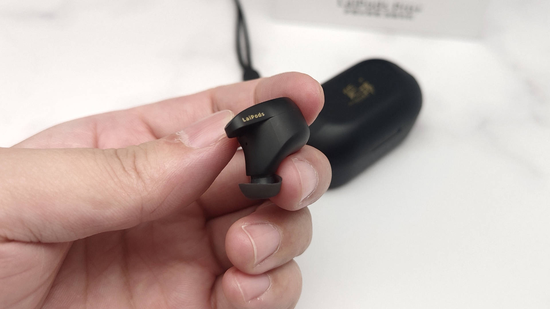 买的蓝牙耳机排行：让你生活变得更安静！m6米乐app过年好物推荐 这3款值得(图4)